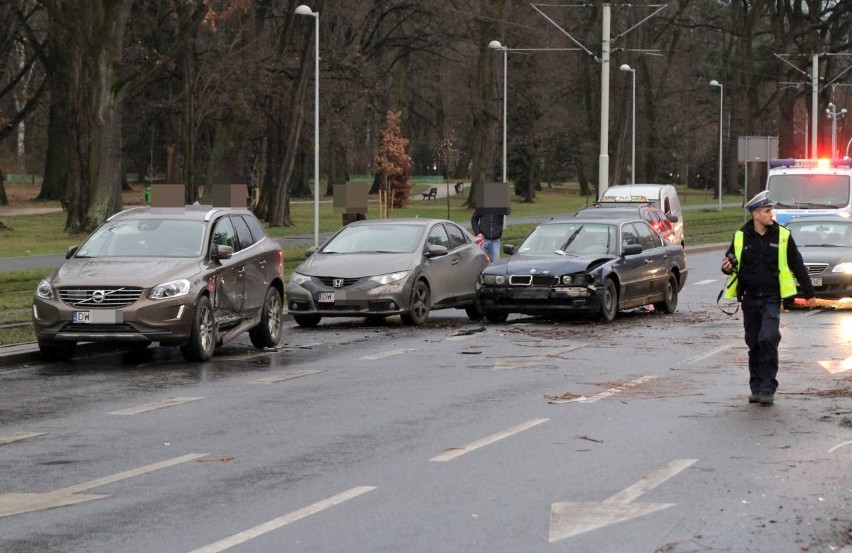 Wypadek na Kozanowie. Policja jest na miejscu