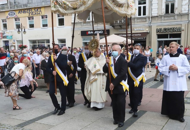 Procesja w Uroczystość Bożego Ciała głównymi ulicami Radomia