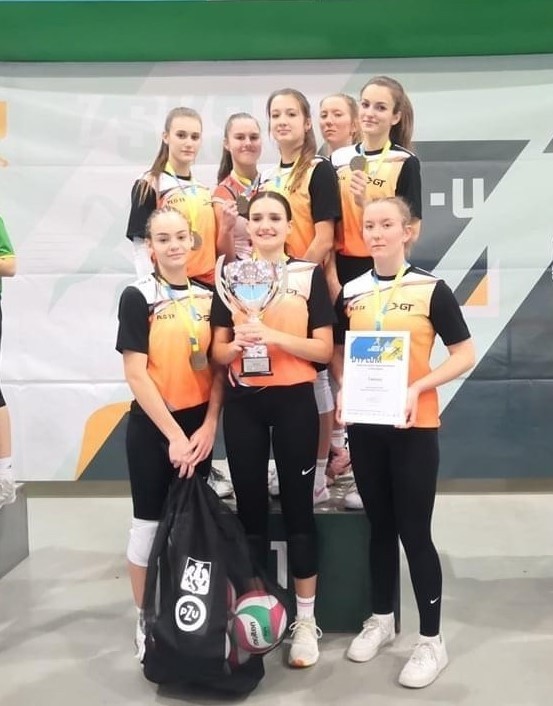 Sportowcy z opolskiej Dziewiątki wrócili z zawodów w Warszawie ze złotymi medalami