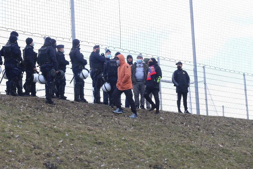 Gdy kibice Polonii Bytom przyszli pod stadion na...