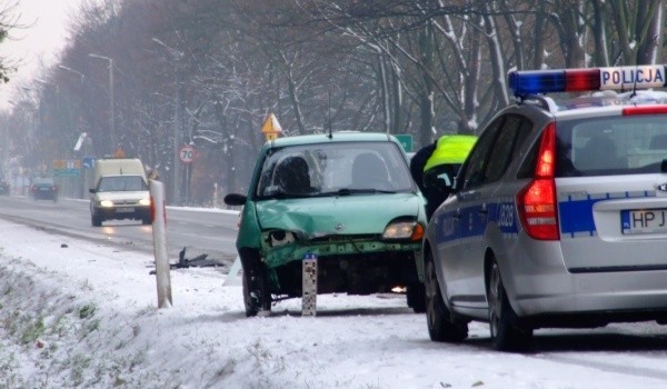 Policjanci ostrzegają by zachować na drogach szczególną ostrożność.