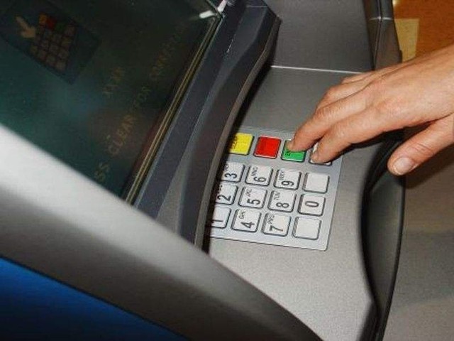 Grudziądzanka ukradła kartę do bankomatu i wypłaciła sobie 2 tys. zł