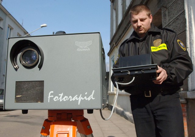 Jarosław Merder ze Straży Miejskiej w Koszalinie będzie mógł od nowego roku ustawiać fotoradar w tych miejscach, na które zgodzi się policja.