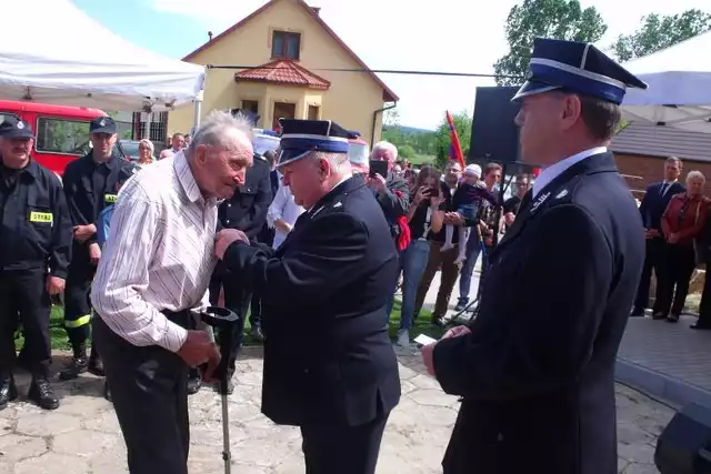 Stanisław Rejowski z Biedrzychowa od 70 lat jest w Ochotniczej Straży Pożarnej w Biedrzychowie. Dostał za to medal. 