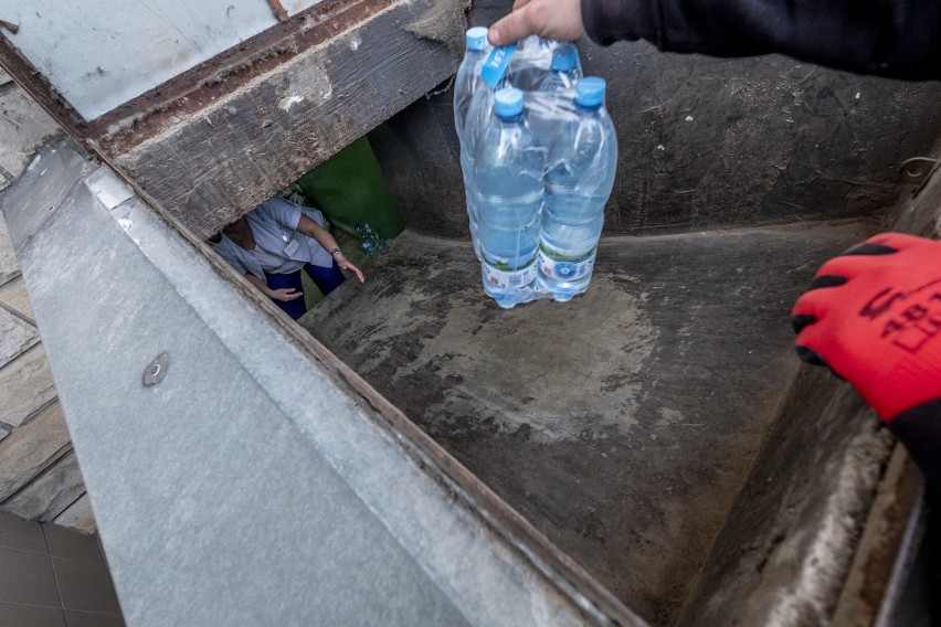 Kibice Lecha Poznań organizują zbiórkę niegazowanej wody...