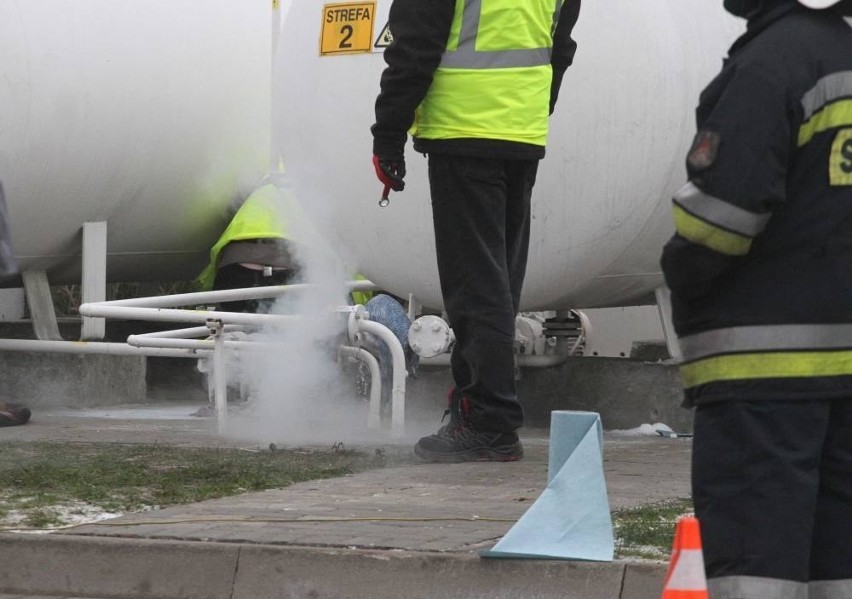 Rozszczelniony zbiornik LPG i ewakuacja na stacji paliw w Kielcach