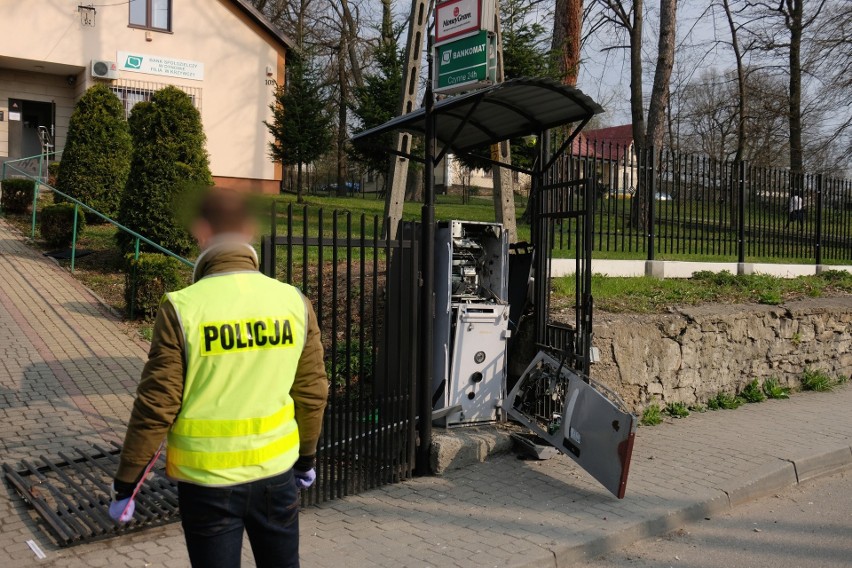 Bankomant przy Banku Spółdzielczym w Krzywczy wysadzono we...