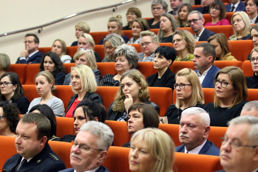 Święto pracowników pomocy społecznej w Lublinie. „Są niejednokrotnie niezauważani, a ich ciężka praca niedoceniana". Zobacz zdjęcia