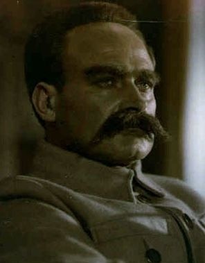 Uwielbiał wcielać się w Piłsudskiego - Janusz Zakrzeński zginął w Smoleńsku 