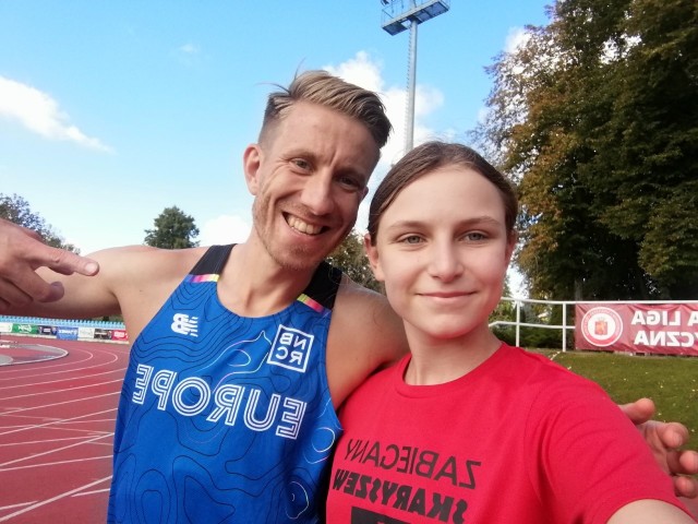 Bloger biegowy Bartosz Olszewski i Amelia Karolak ze Skaryszewa.