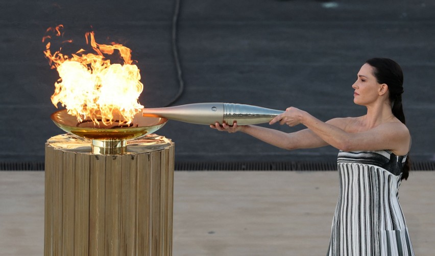 Jak Grecy przekazali ogień olimpijski organizatorom z Paryża GALERIA