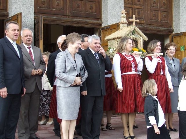 W niedzielę w Skarżysku odbyła się msza dożynkowa. Festynu w tym roku nie było, pieniądze przeznaczone na jego organizację trafią do powodzian.