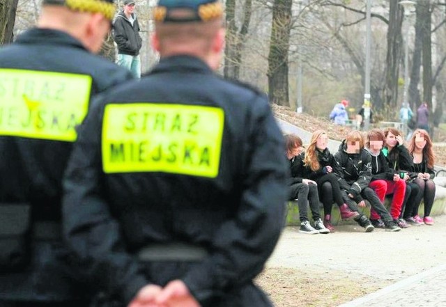 Jak podkreśla Joanna Tarkowska, pełniąca obowiązki rzecznika prasowego Komendy Powiatowej Policji w Świeciu, policjanci patrolujący ulice miasta zwracają uwagę na uczniów kręcących się w godzinach przedpołudniowych.