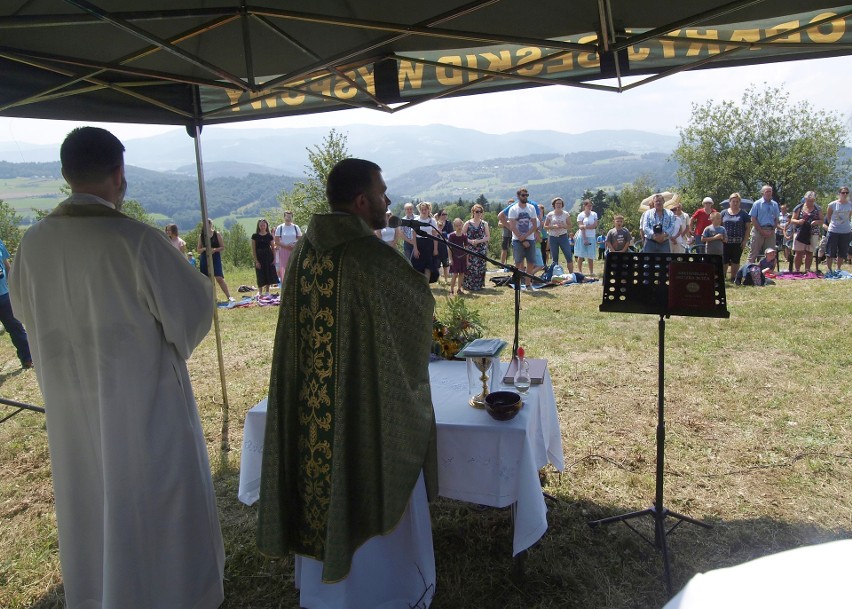 Odkryj Beskid Wyspowy. W sobotni wieczór wspięli się na Ćwilin, a w niedzielny poranek pokonali Łopusze Wschodnie