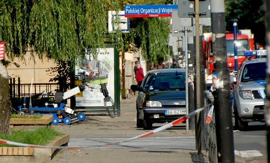 Bomba na ul. Jaracza. Pirotechnicy unieszkodliwili pakunek (wideo)