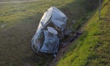 Tragiczny wypadek w Brzezówce. Nie żyje 30-letni kierowca volkswagena, który uderzył w naczepę ciężarówki