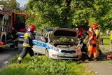 Koszmarny wypadek radiowozu w Świętochłowicach. Roztrzaskał się na drzewie. Po policjanta przyleciał LPR