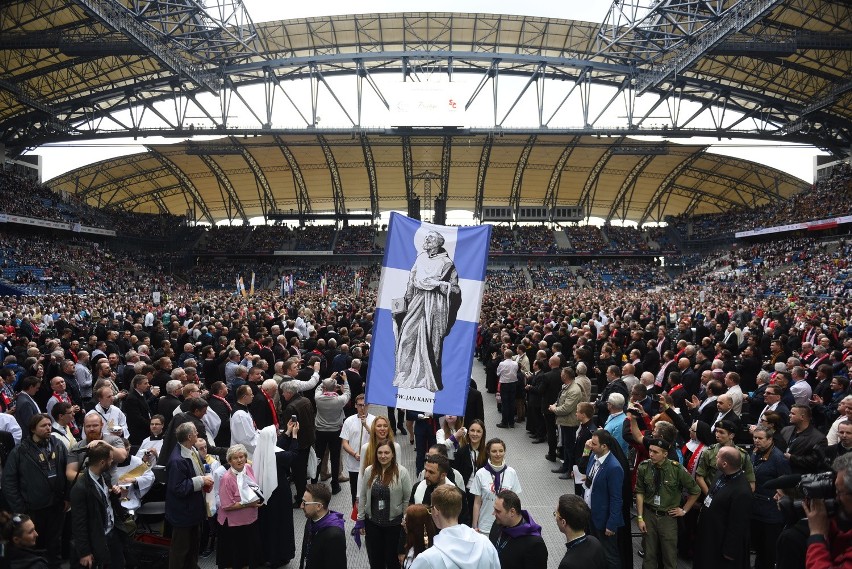 Rocznica chrztu Polski: Uroczystości na na stadionie...