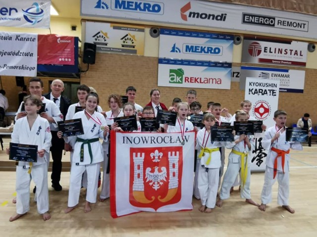 - Jesteśmy bardzo dumni z naszych wojowników, którzy pokazali się z bardzo dobrej strony zdobywając 18 medali w tym 8 złotych, 5 srebrnych, 5 brązowych oraz jedno 4 miejsce - wylicza Paulina Sadłos, sekretarz Inowrocławskiego Klubu Karate Kyokushin