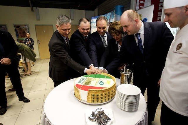 O połączeniach z Bydgoszczy do Rzymu poinformowano podczas konferencji z udziałem m.in. marszałka Piotra Całbeckiego, dyrektora linii Mistral Air Marka Camilleri i prezesa lotniska Tomasza Moraczewskiego