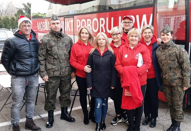 Osiemnaście litrów krwi zebrano podczas zbiórki zorganizowanej przez Mrozoodpornych Jastrząb i wojsko z Radomia.