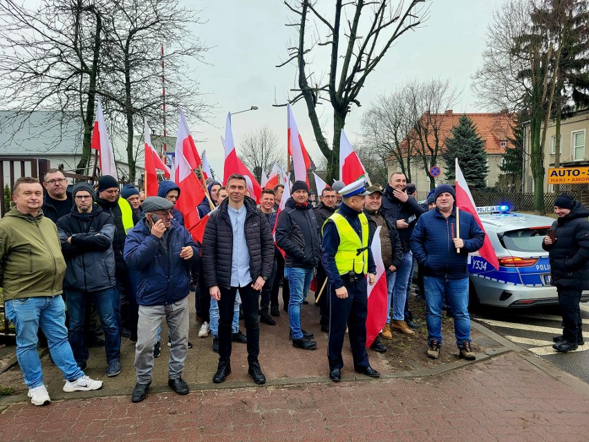 Protestujący rolnicy z powiatu makowskiego spotkali się z marszałkiem sejmu Szymonem Hołownią, który przyjechał 23.02.2024 do Ciechanowa