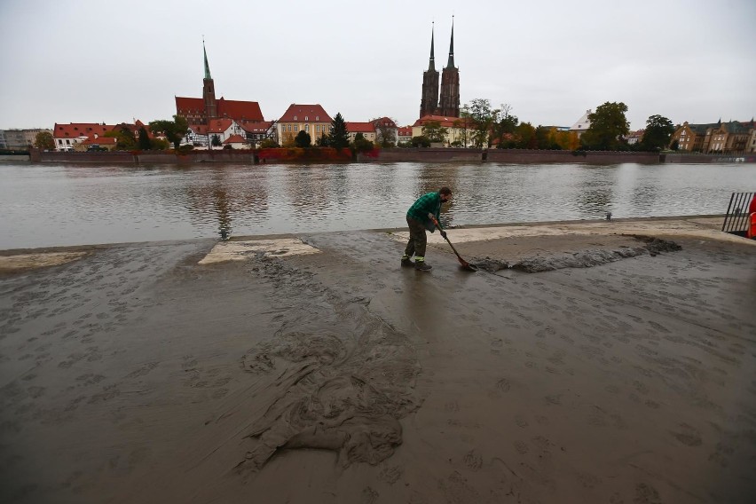 Wezbrane wody płyną przez Dolny Śląsk. Czy jesteśmy bezpieczni?