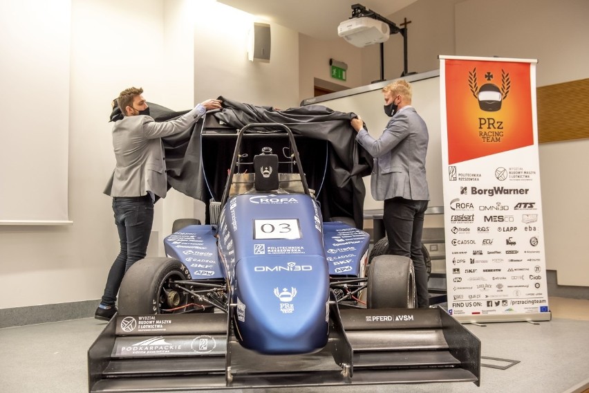Studenci Politechniki Rzeszowskiej z PRz Racing Team zaprezentowali nowy bolid PMT-03 [ZDJĘCIA]
