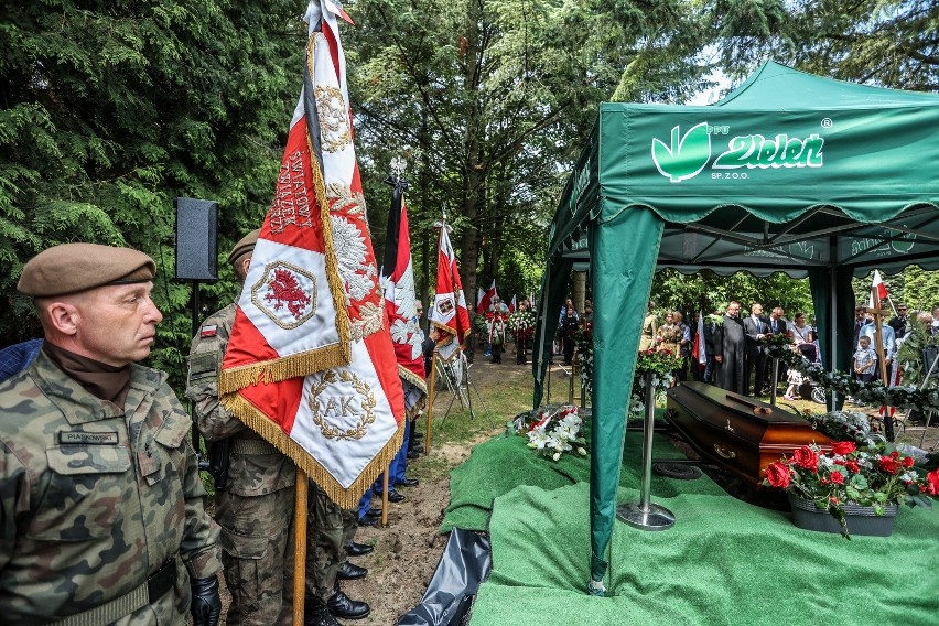 Gdańsk. Ostatnie pożegnanie kpt. Władysława Dobrowolskiego - żołnierza Armii Krajowej i działacza "Solidarności". ZDJĘCIA