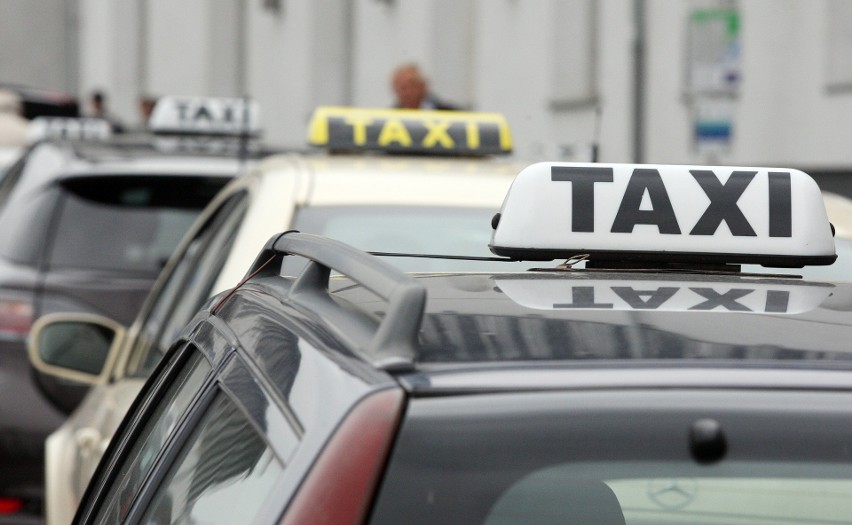 Droższe przejazdy taksówkami w Szczecnie? Taksówkarze mają szansę na podwyżki. Radni wstępnie są za