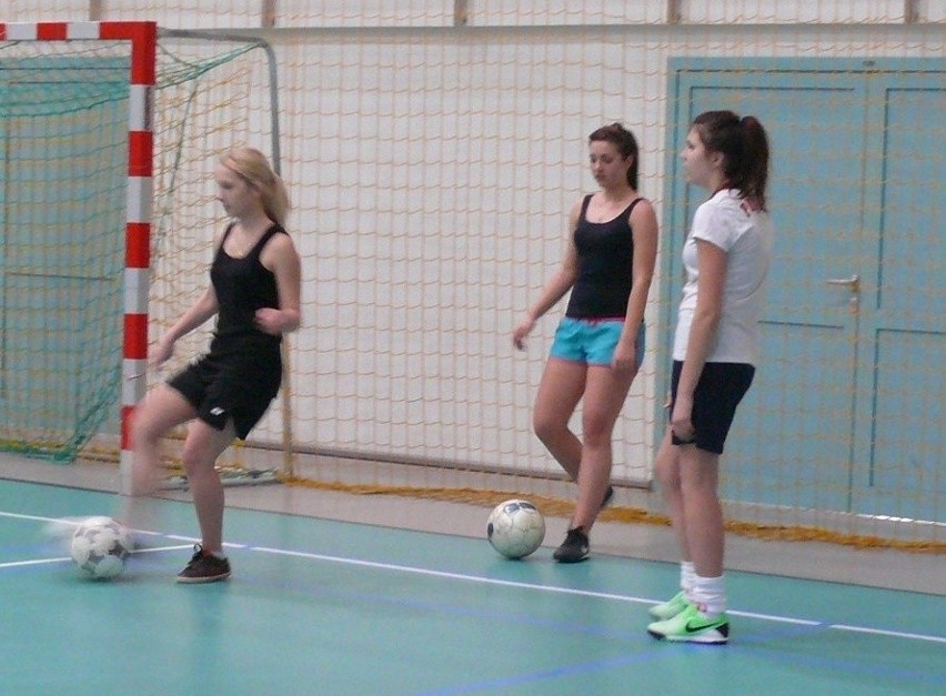 Trening piłkarek Centrum Staszów