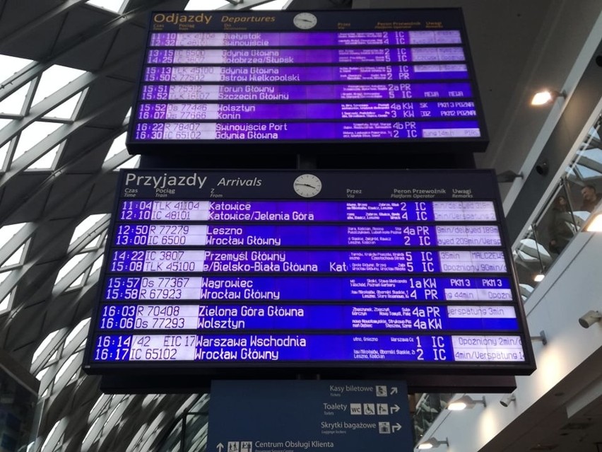 Pociągi wyjeżdżające z Poznania mają ogromne opóźnienia,...