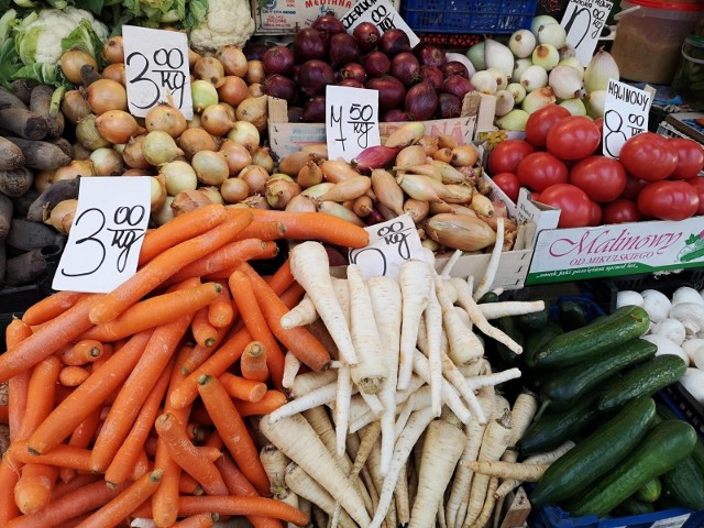 Warzywa i owoce są najczęściej wskazywane jako produkty podnoszące odporność organizmu. Niemal połowa badanych wskazuje kiszonki. Rzadziej wymieniane są suplementy diety.
