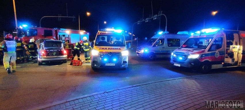 Wypadek w Opolu. Zderzenie dwóch volkswagenów passatów na...