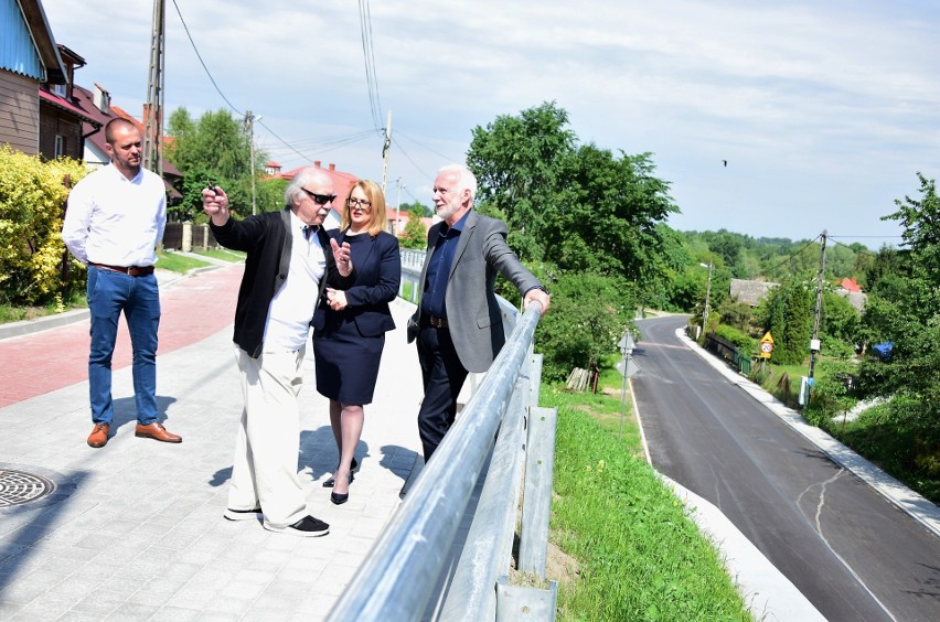 Osuwisko ulicy Skrajnej w Tarnobrzegu zabezpieczone murem oporowym. Zakończyła się inwestycja ważna dla mieszkańców. Zdjęcia