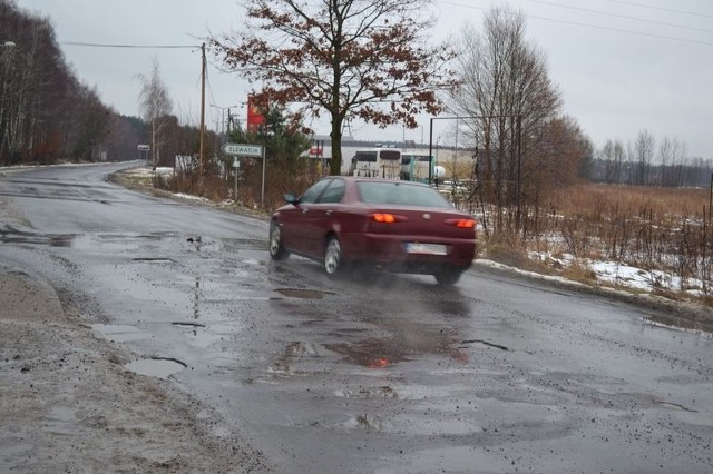 Na ulicy Pomianowskiego w Koronowie dziury rozpoczynają się od alei Wolności