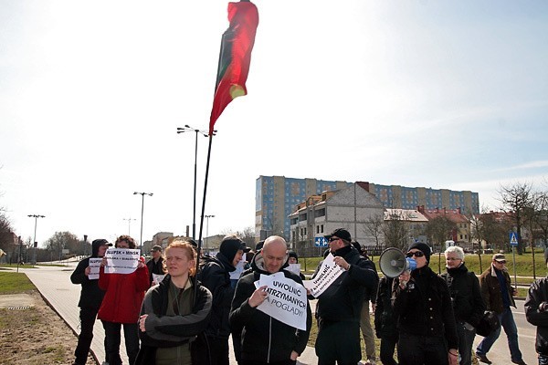 30 osób z Federacji Anarchistycznej i Kampanii Przeciw...