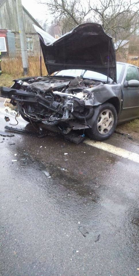 Wypadek w Rabędach. Jedna osoba ranna [ZDJĘCIA]