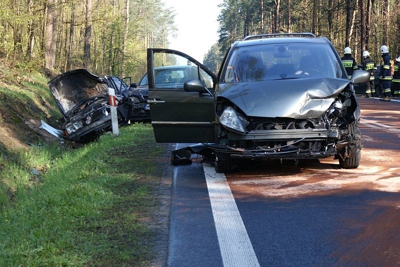 Gmina Garbatka-Letnisko. Wypadek z udziałem pięciu aut. Trzy osoby w szpitalu 