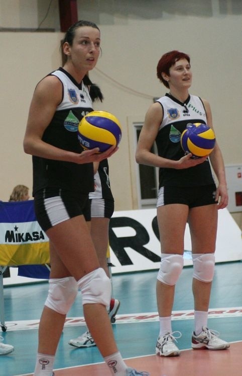 Siatkarki mieleckiej Stali (od lewej Iwona Niedźwiedzka i Dorota Ściurka) nie były zadowolone po środowym meczu z PTPS Piła.