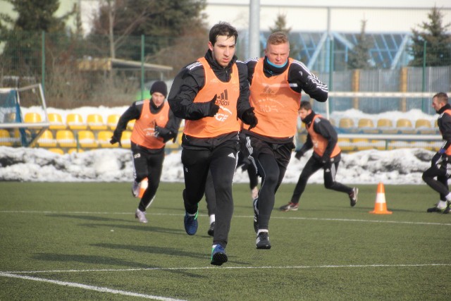 Daniel Ciechański w towarzystwie Agwana Papikjana przygotowuje się do rundy wiosennej drugiej ligi w PGE GKS Bełchatów