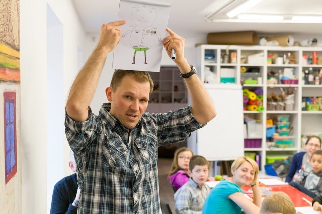 Jednym z gości festiwalu będzie Tomasz Samojlik - pracownik naukowy Instytutu Biologii Ssaków Polskiej Akademii Nauk w Białowieży zajmujący się historią przyrodniczą Puszczy Białowieskiej, a zarazem popularyzator nauki i autor kilku książek i komiksów dla dzieci i młodzieży, m.in. „Ryjówki przeznaczenia”.