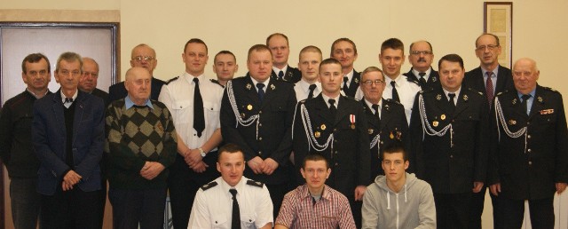 Strażacy z Radkowa wybrali nowy zarząd jednostki na kadencję 2016-2021. W zebraniu uczestniczył między innymi wójt Stanisław Herej.
