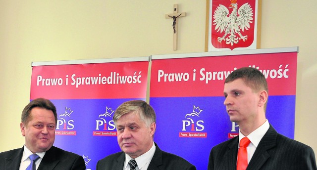 Od lewej: Jarosław Zieliński, Krzysztof Jurgiel i Dariusz Piontkowski - wiodące trio podlaskiego Prawa i Sprawiedliwości