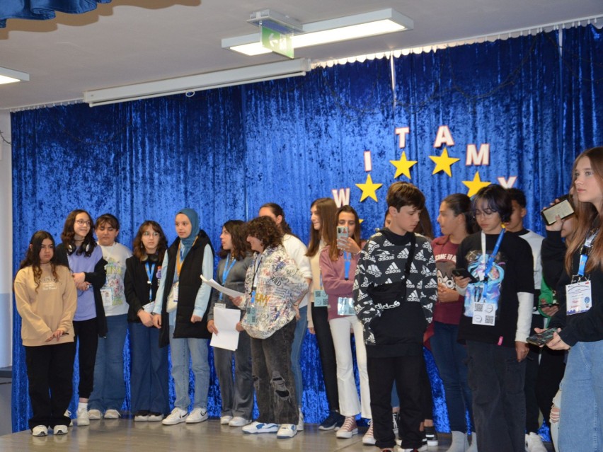 W Szkole Podstawowej nr 13 w Starachowicach podsumowano projekt Erasmus +. Zobacz zdjęcia