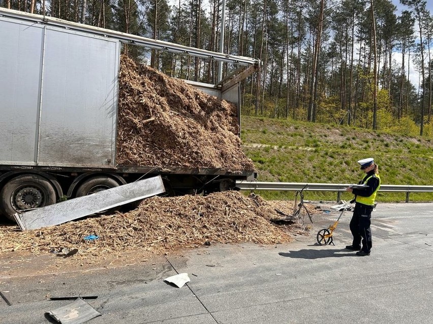 Na S5 pod Bydgoszczą zderzyły się dwie ciężarówki. Trasa w kierunku Gdańska przez cały dzień była zablokowana