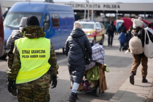 Funkcjonariusze SG znaleźli kobietę, która potrzebowała natychmiastowej pomocy medycznej.