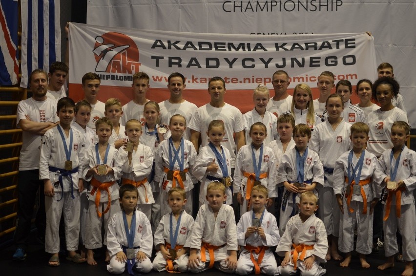 14 medali niepołomickiej AKademii Karate Tradycyjnego w Pucharze Świata Dzieci w Genewie