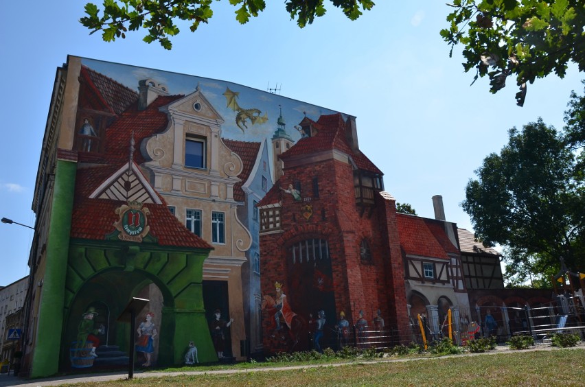 Mural przedstawia średniowieczne targowisko na namysłowskiej...