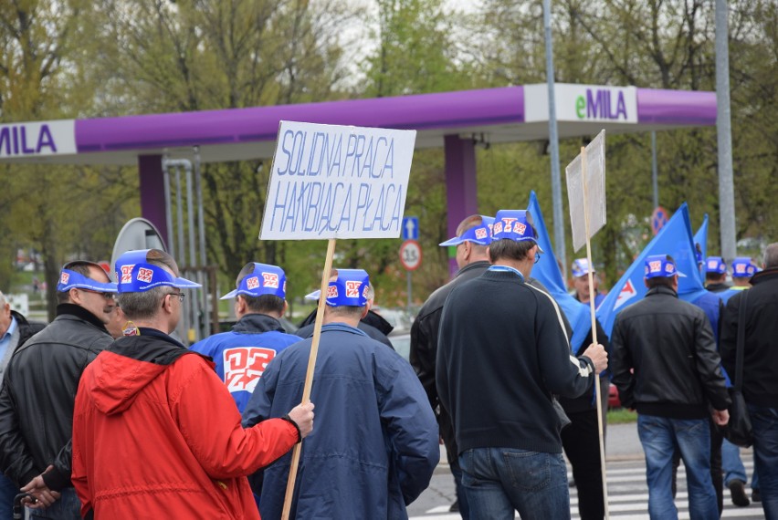 Trwa protest w Rybniku. Zablokowane centrum miasta! ZDJĘCIA